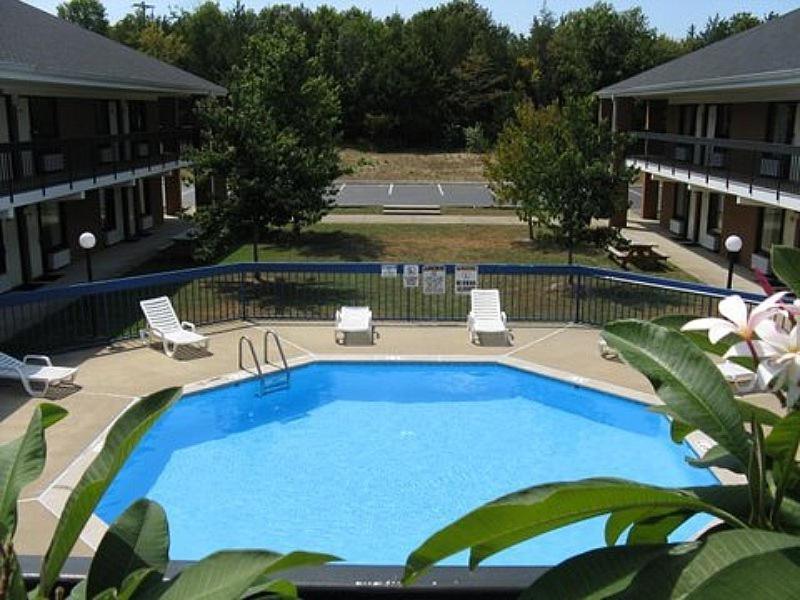 วอล์คกิ้ง ฮอร์ส ลอดจ์ เลวิสบูร์ก Hotel Lewisburg ภายนอก รูปภาพ